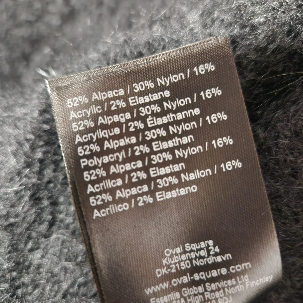Cozy V-Neck Sweater for Women. OVERSIZED - Picture 4 of 8